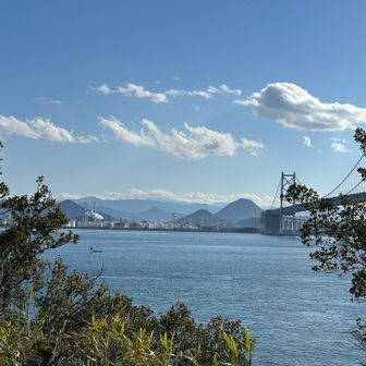 頂上からは讃岐富士が🗻
残念ながら岡山方面は見えませんでした
やっぱ瀬戸内海素敵過ぎ💓