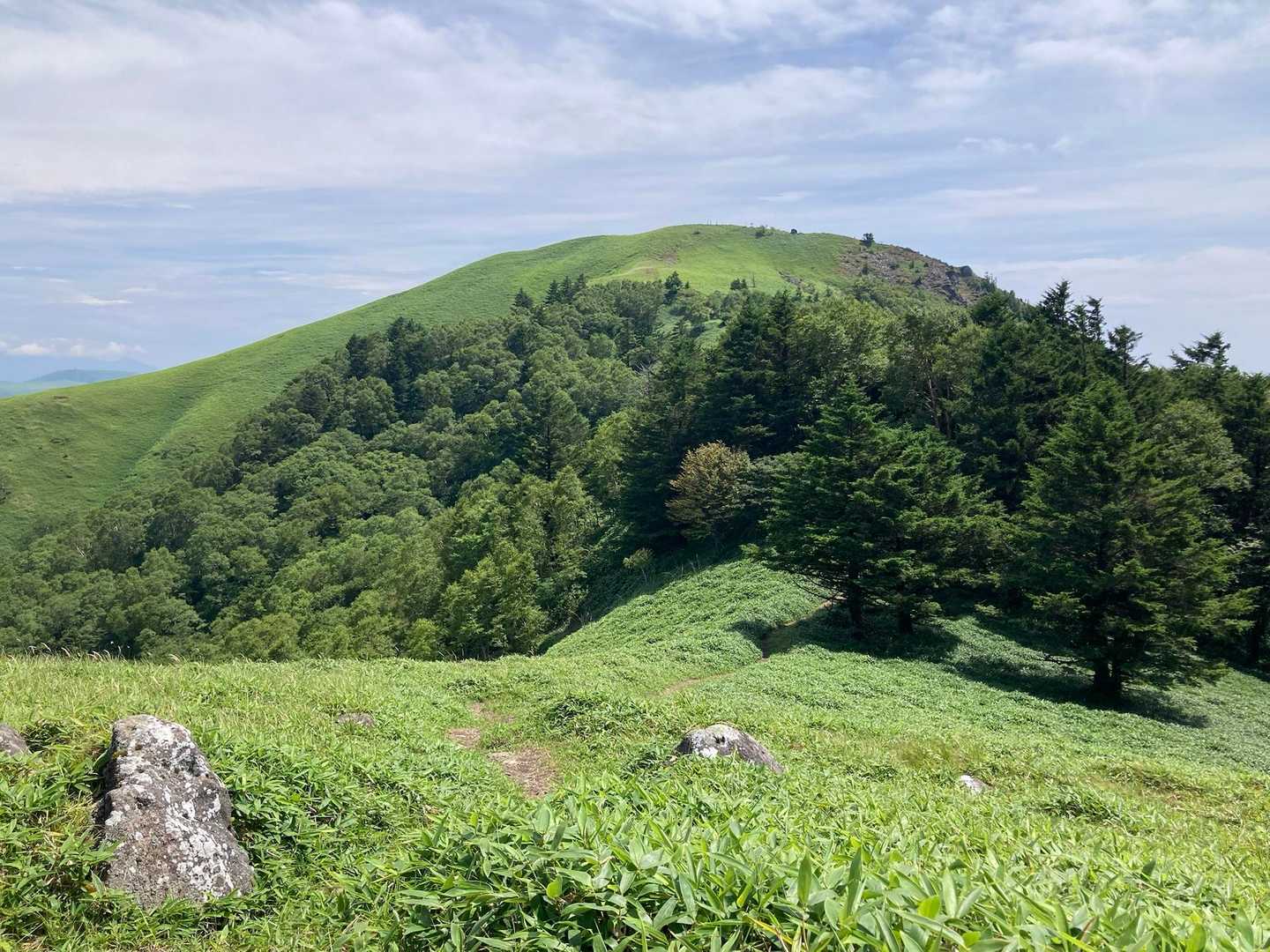 　振り返って三峰山。