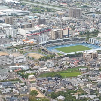 さっき通ってきた陸上競技場が目の前に