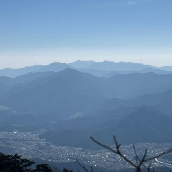 丹沢山系も。
山頂ぐるりと一周眺望あり✨
