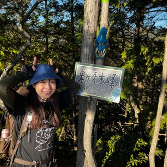 「そんなことせんでも同じ顔しとるで👹」と暴言を吐かれる( *´˘`*ꐦ)