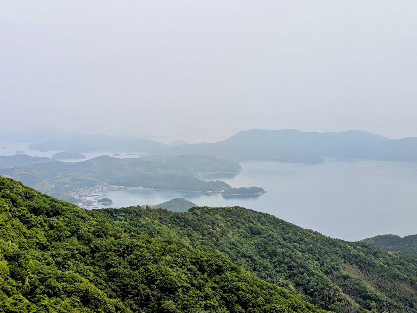 象岩からの展望

霞んでなければ絶景✨✨✨

きんぎょ島🏝️
しっぽの部分かな⁉