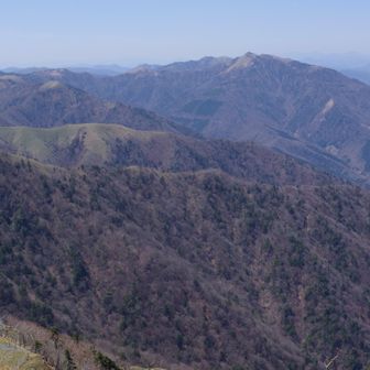 ここからみるときれいな三角錐に見える三嶺