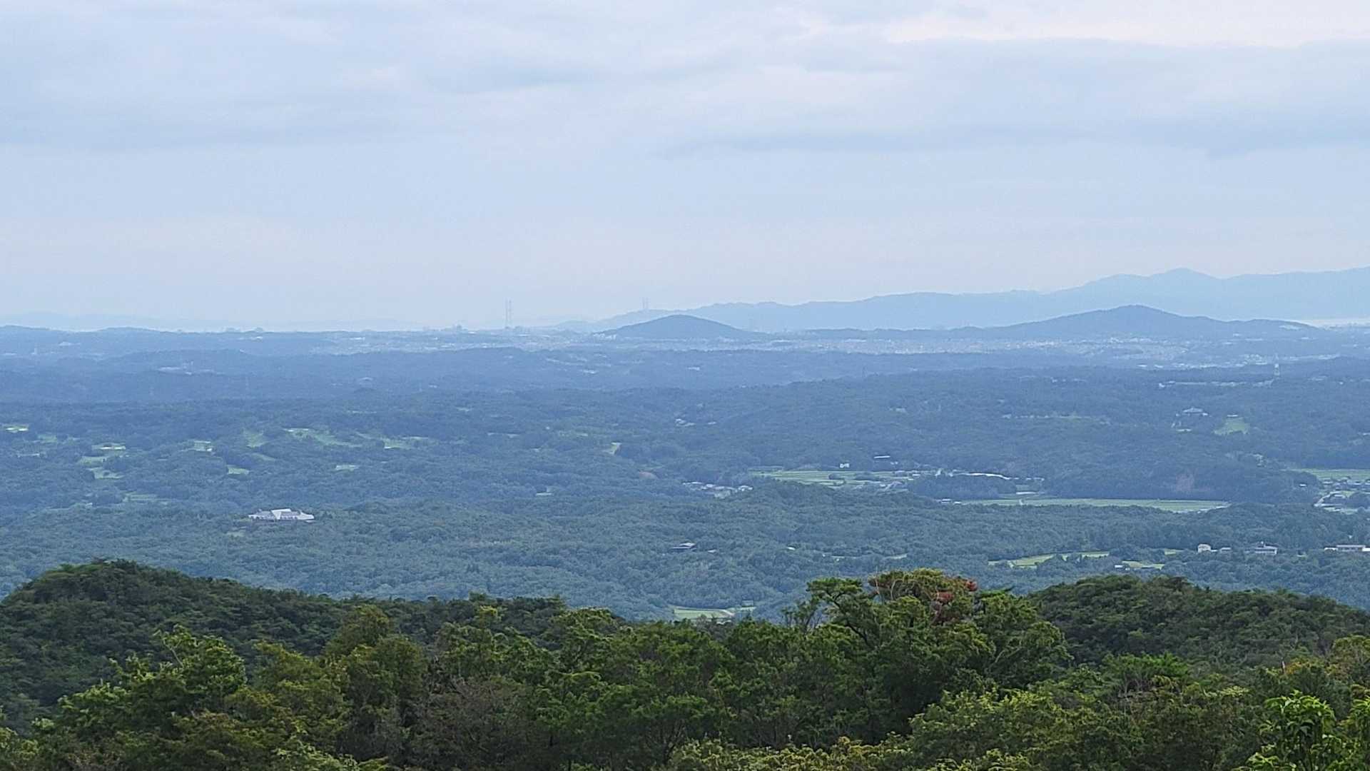 おっこう山とめっこう山の向こうに明石大橋が見えていました⛰️🌉