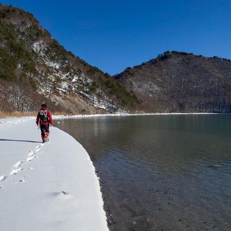 もう一度湖岸を歩いた