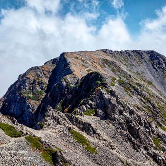 最後の3,000m峰農鳥岳目指します