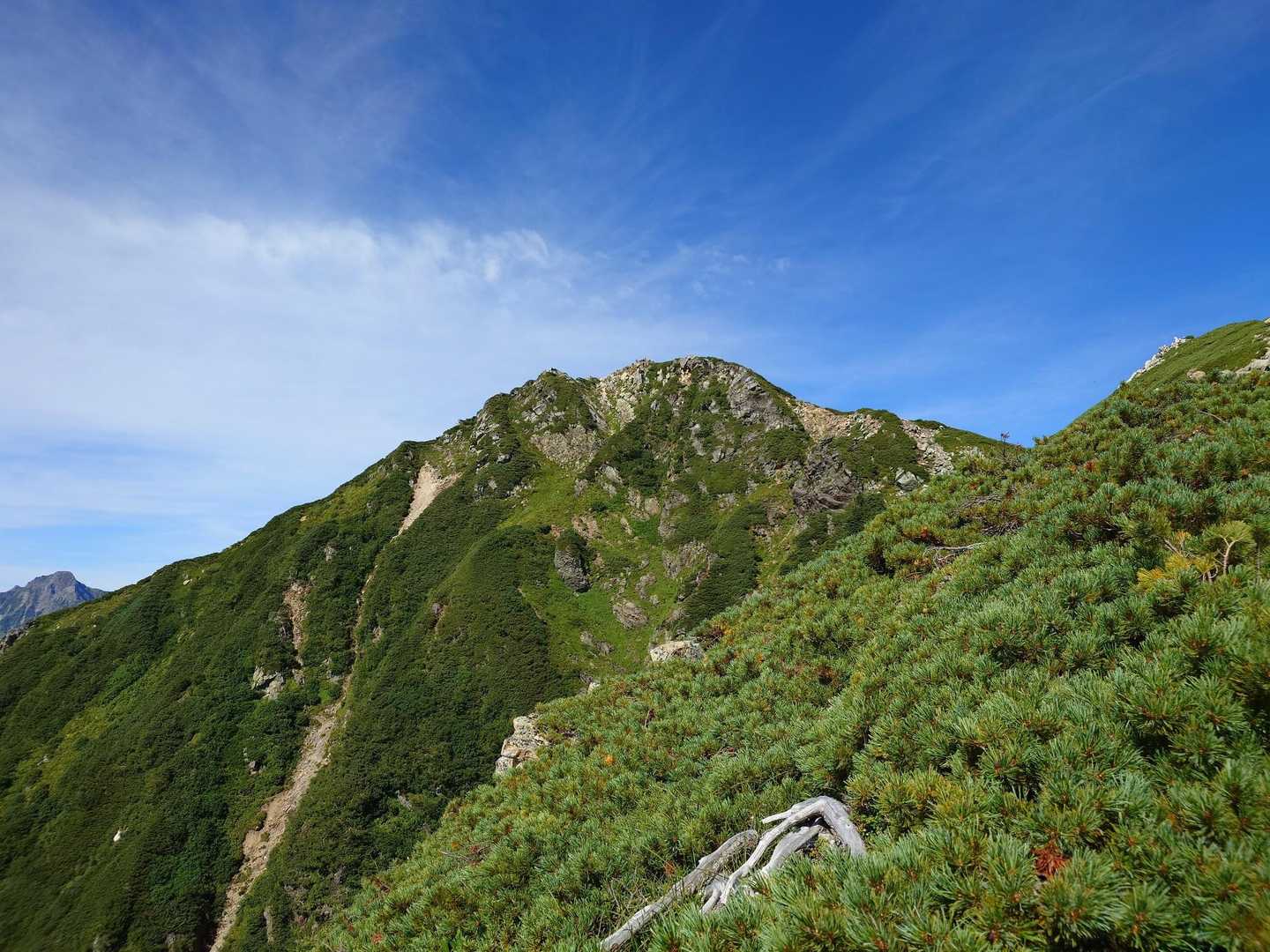 常念岳（三股） | 安曇野からのピラミダルな山容、パノラマ銀座を代表する百名山の写真