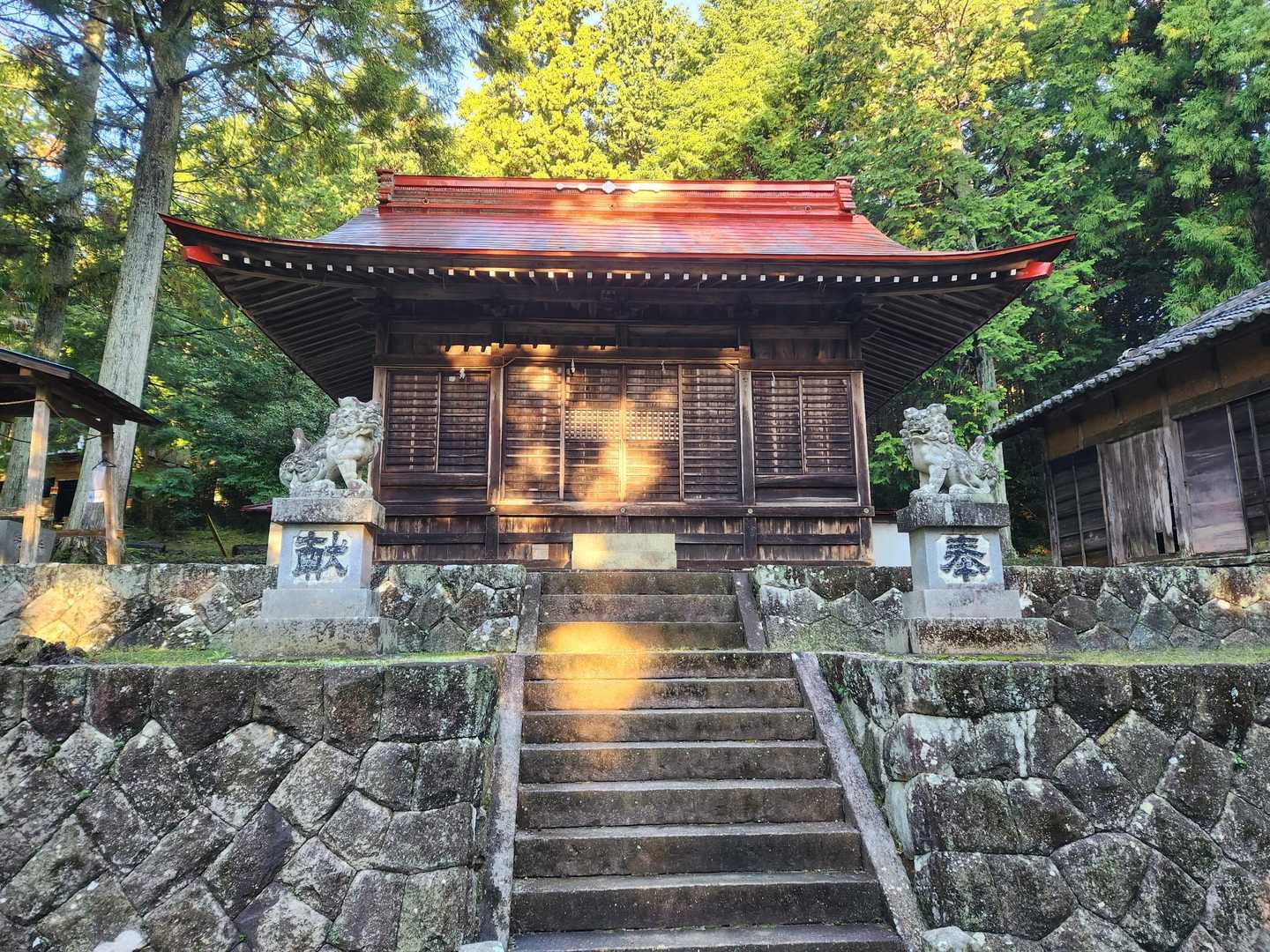 鬼沢神社⛩️ここに車10台程度の駐車場があります🚗