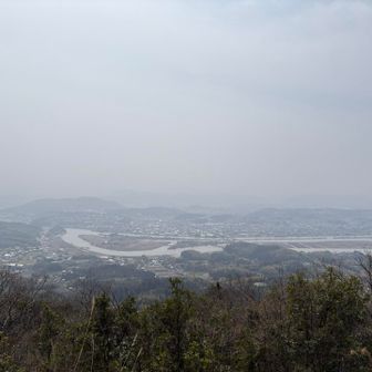 春霞に包まれ、少し残念な眺望😢