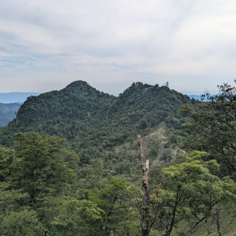 左が南岳、右は中岳