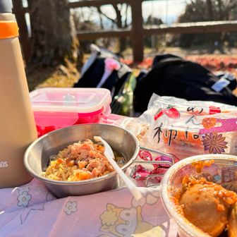 ポッカポカ
ベンチに座ってモグモグタイム

あんぽ柿！うわ高級品
そしてビッケにたまごに・・
あ〜書ききれない

ごちでした😋