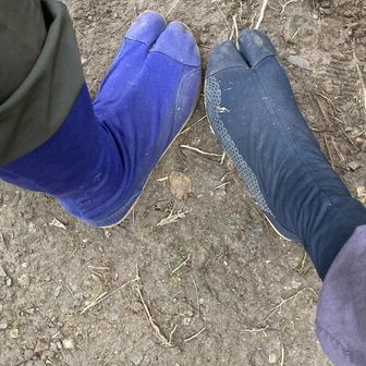 地下足袋さんは、有名人で、トレランの方から　挨拶されていました。

どうやら　地下足袋は同じメーカーで　色違い。

その後　途中まで一緒に移動させて貰いました。　が、早い　早い！