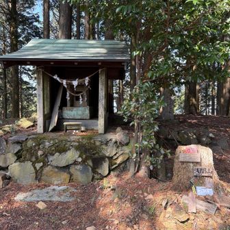 浅間山の山頂
祠がありました　🙏