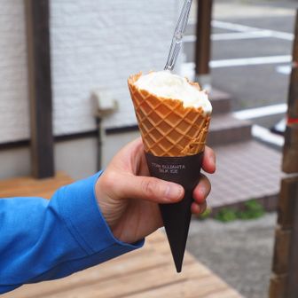 案内所は定休日のため隣の飲食店でソフトクリーム🍦を購入。なんか少ないけど大変美味しかったです。
んっ？！　ヤバい！下山後のソフトクリーム🍦が止められなくなってる😋
本日も無事に帰ってくることができました😊感謝🙇　オシマイ