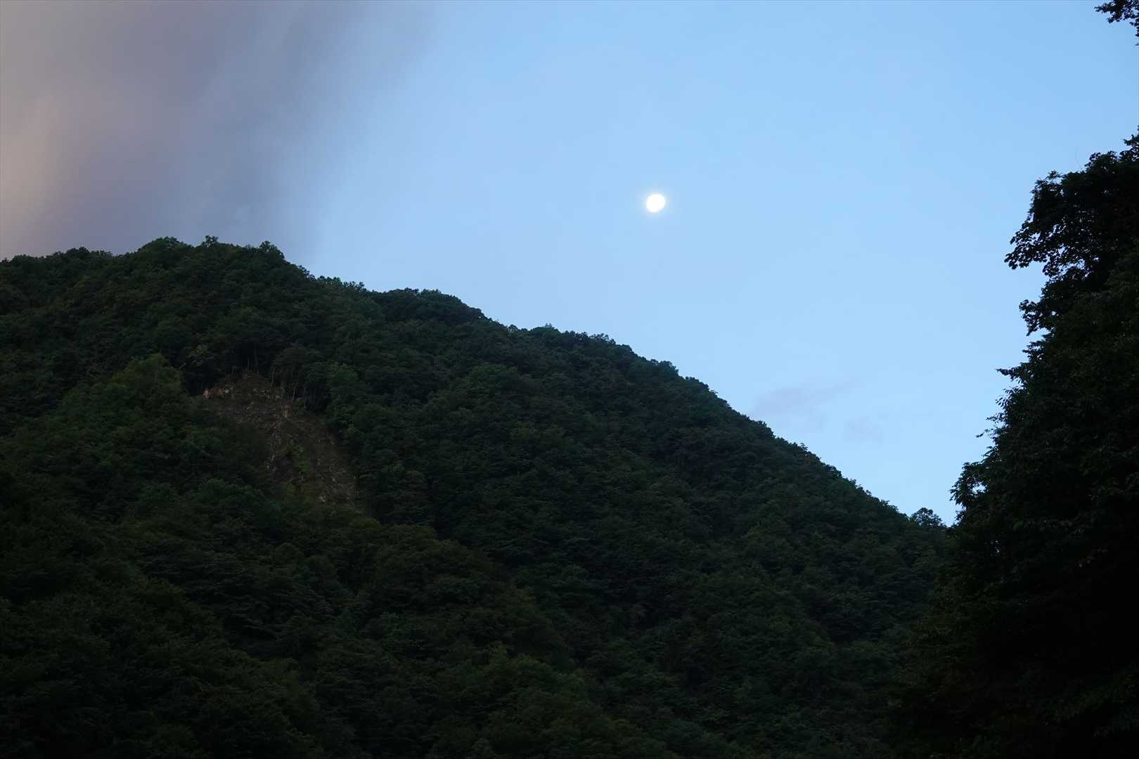 月が出てます。