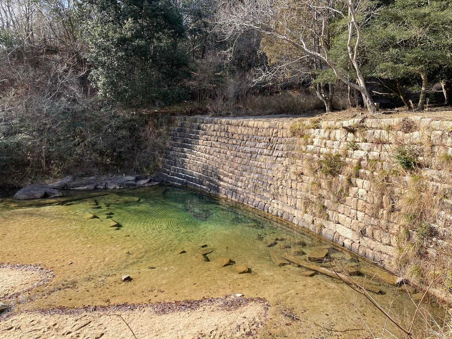 オランダ堰堤
水の色がめっちゃ綺麗✨
吸い込まれそう🩵💚💙