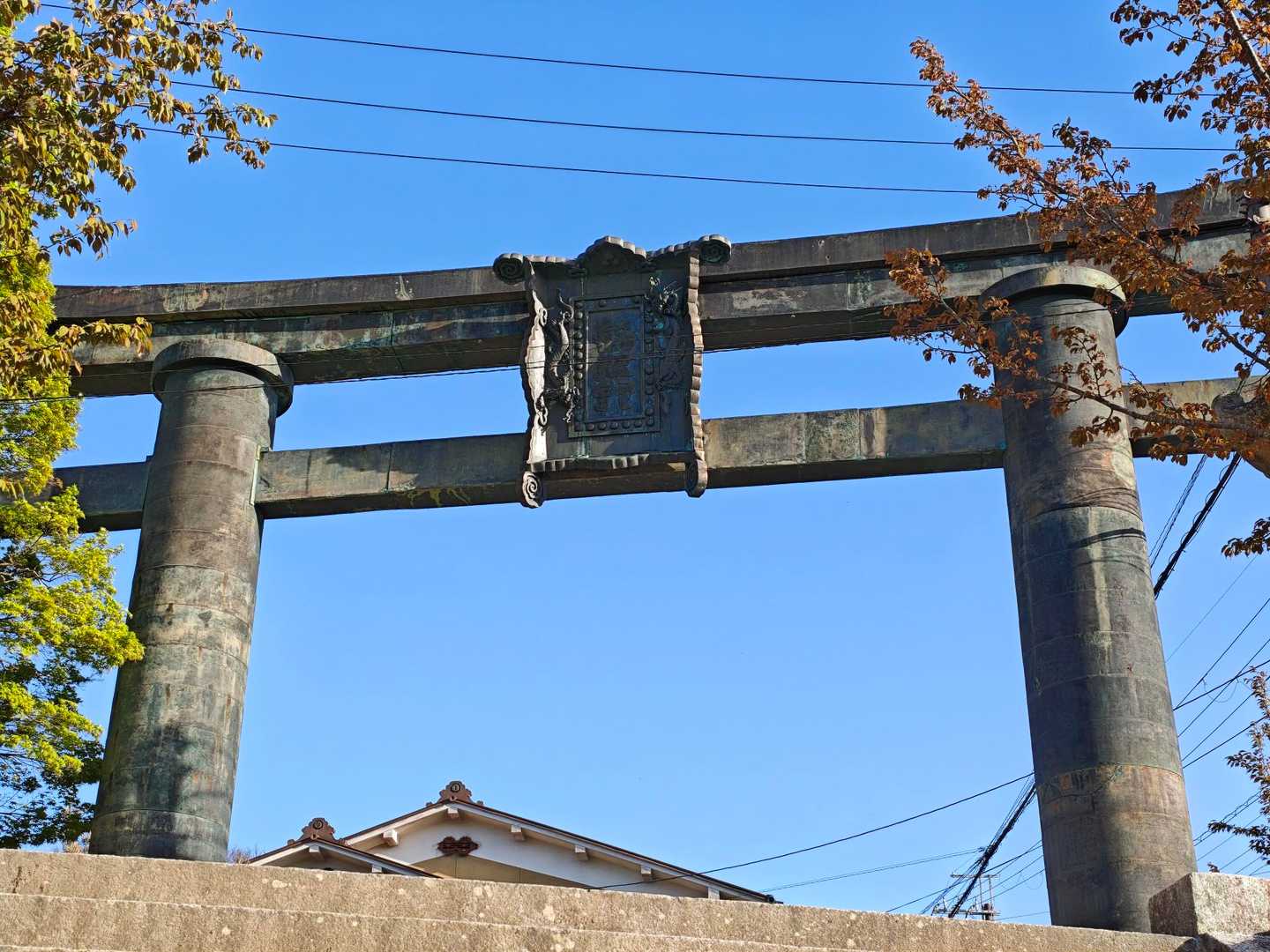 【銅の鳥居】
発心門と呼ばれ、ここで修行の道に入ることを決心します。俗世間から浄土への入り口。
