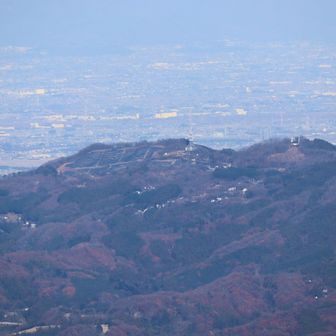 三沢雨乞山のメガソーラー。