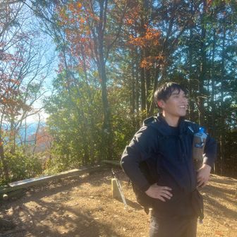 おい！にいちゃん

めっちゃ爽やかな笑顔しとるやんけ！
爽やかさ対決するか？

ではワイは、