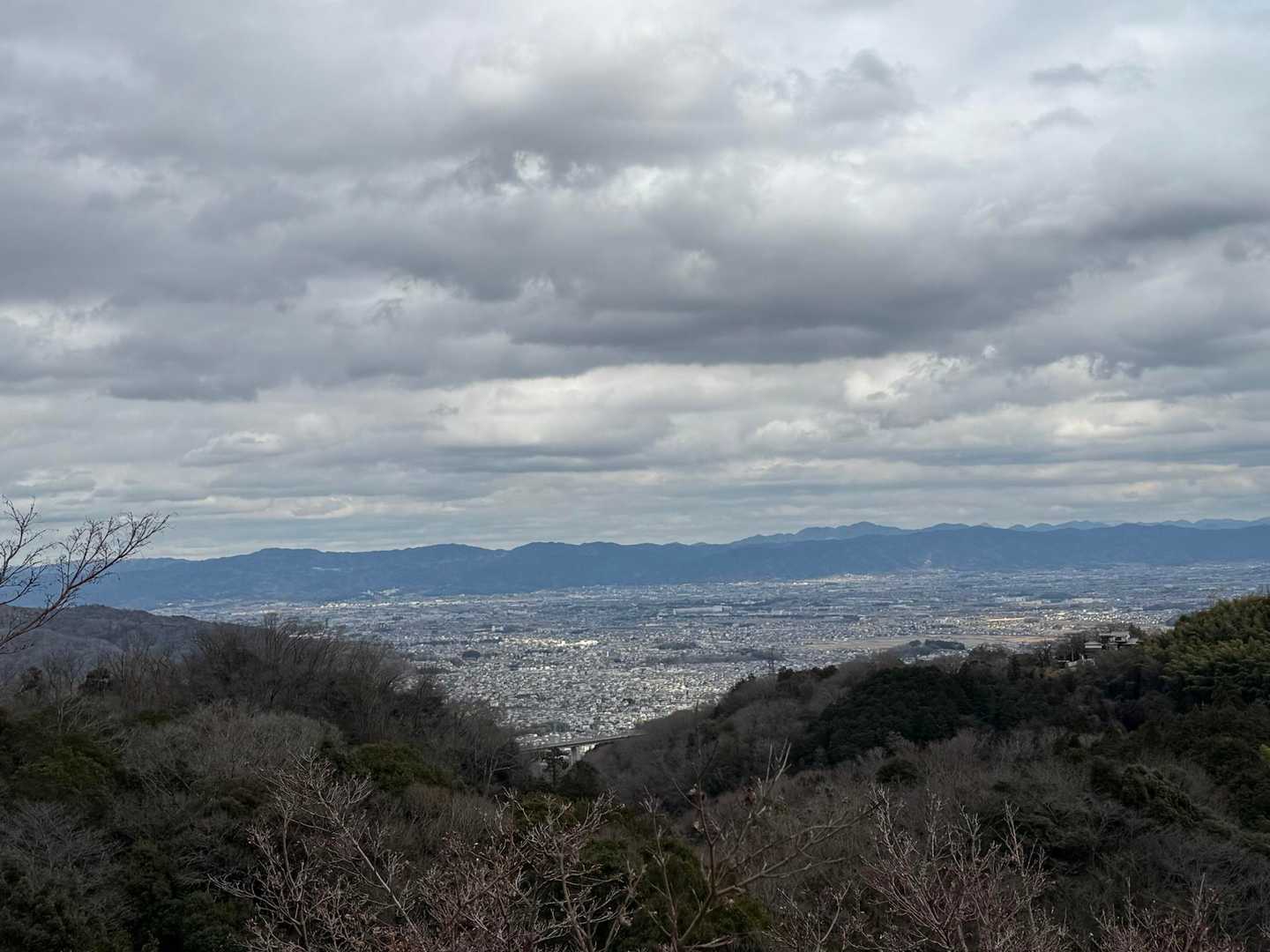 高い位置にあるので奈良方面の眺めがいいです。