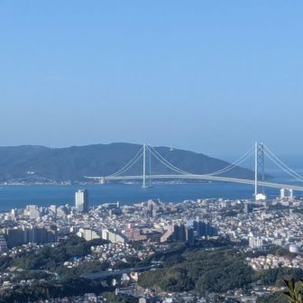 横尾山からの明石海峡大橋。今日はとてもクリアに見えます✨