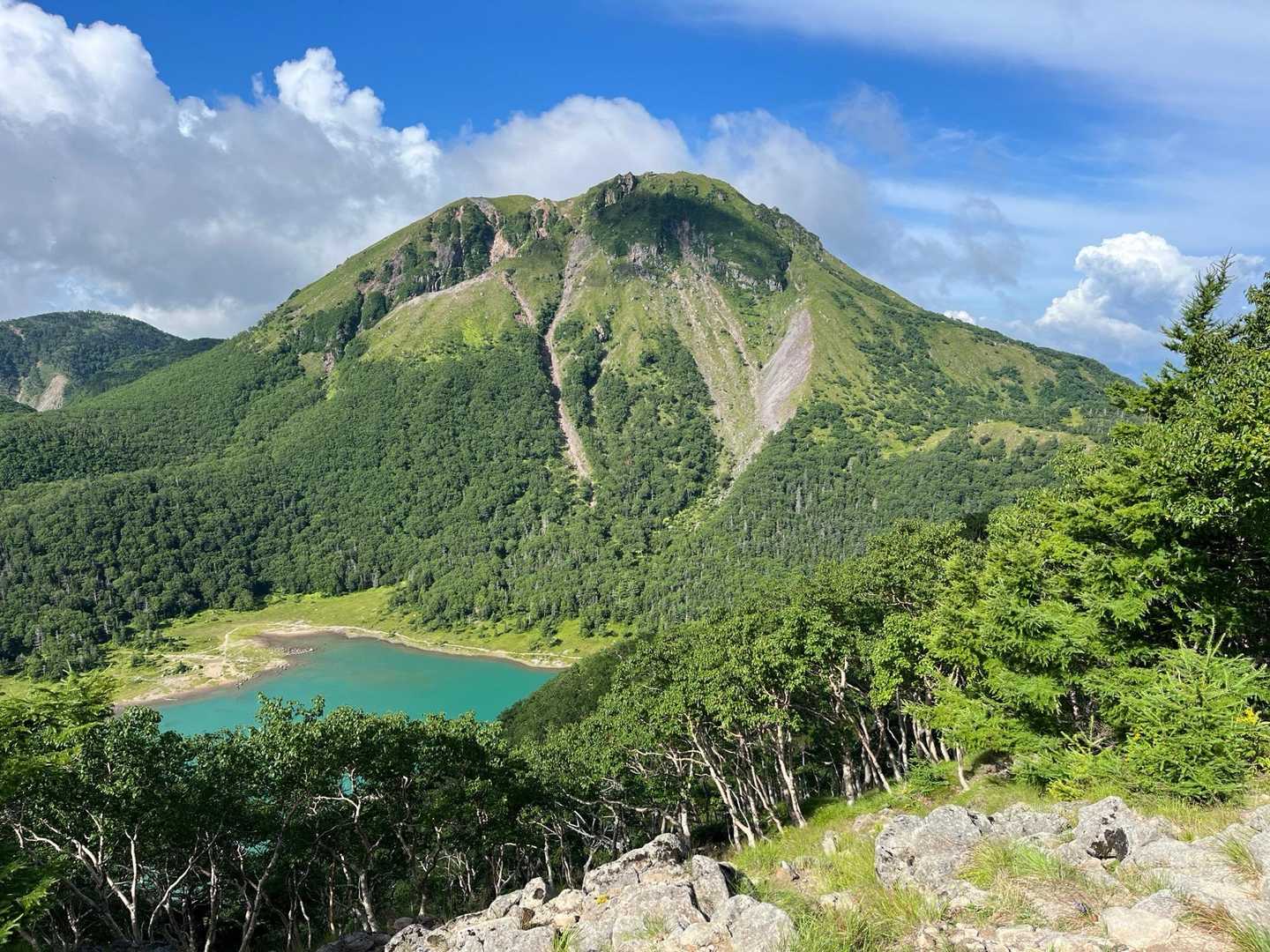 五色山に到着、最高の天気だねー。

ここでのんびりしたいけどね。