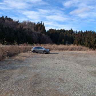 鹿狼山から移動し、花塚の里駐車場に到着
私の車だけ🚙
ぼっち登山スタート😅