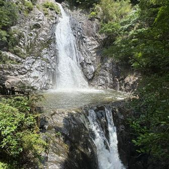 布引雄滝と夫婦滝…ものすごい水量