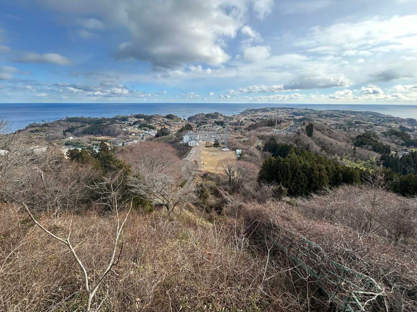 振り返る。