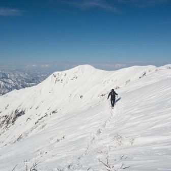 オキノ耳山頂から北への稜線