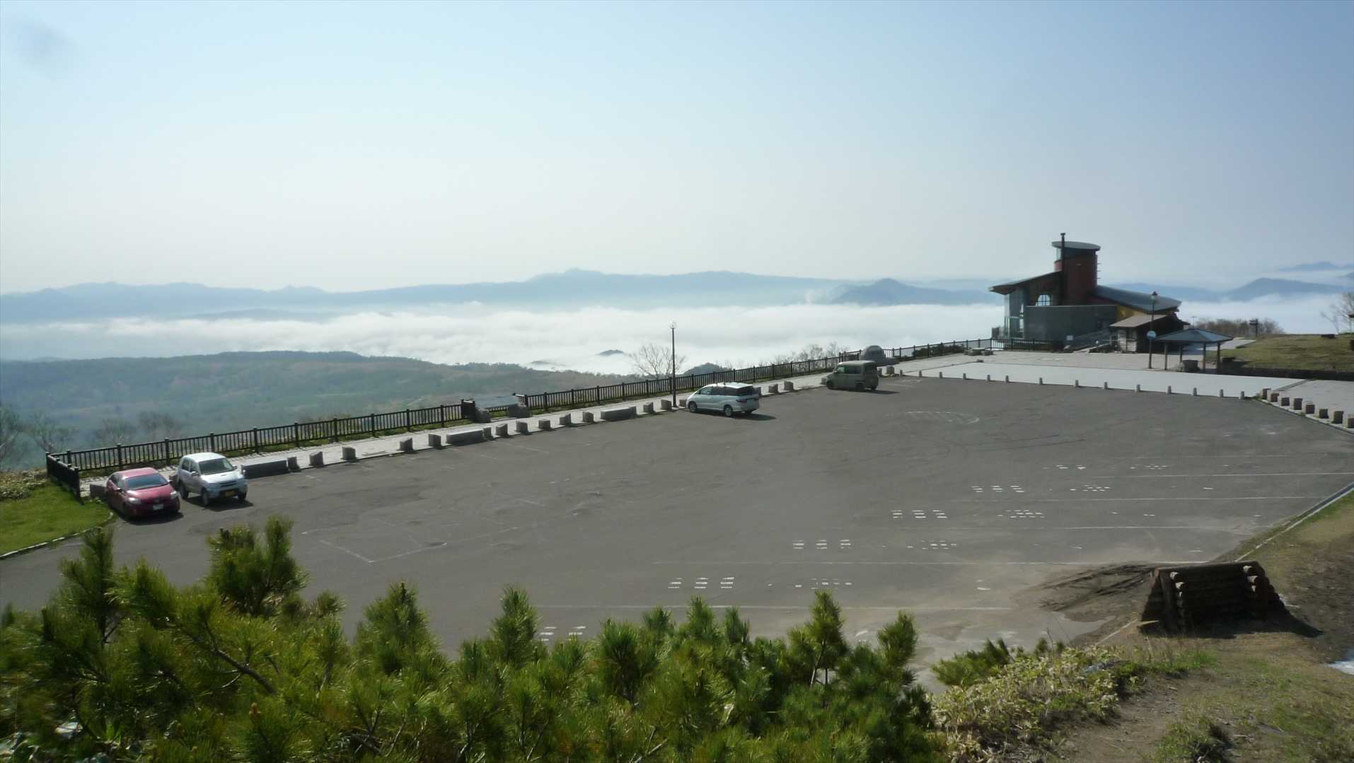 天気が良くても平日は車が少ないです