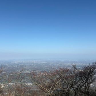 クリアーなら遠くは日光から浅間山方面が楽しめるんですけどね。