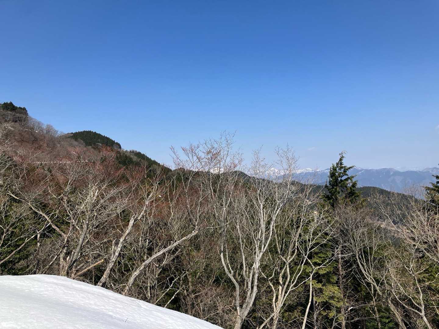 足元は雪です。
