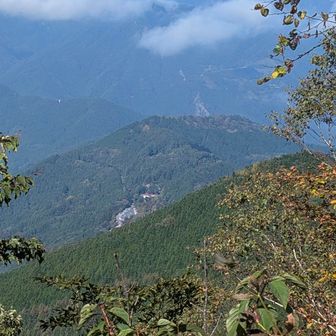 三峰神社がみえます。あと少しです