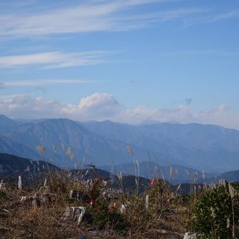 南アルプス方面。雲がかかって見えません。
手前の見えてる山の名前が分からん。