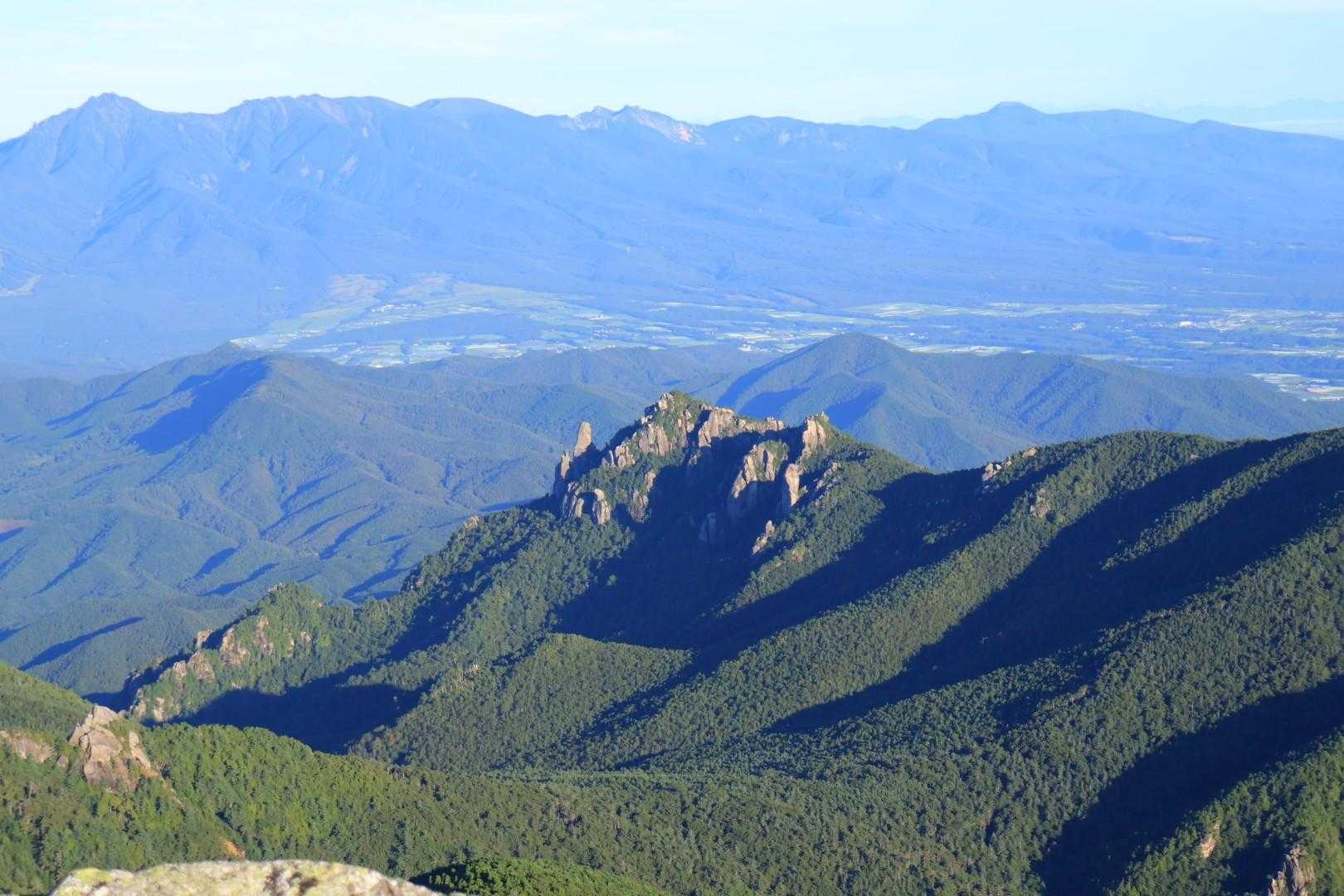 金峰山 | 神宿る巨石がそびえる奥秩父随一の霊山を、日本一高い車道峠からめざすの写真