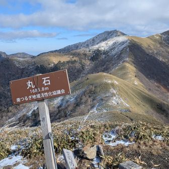 丸石から太郎次郎を望む
ここでカップ麺休憩