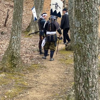 途中で追い越した武将さまとすれ違う。
観光協会や役所の方なのかな？
単なるコスプレイヤーでは無さそうです。😊