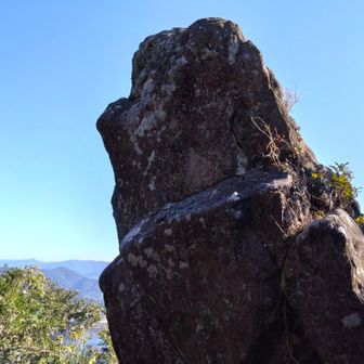 この大岩に登るのは簡単〜🎶🎶
この後、降りれなくて焦る😱