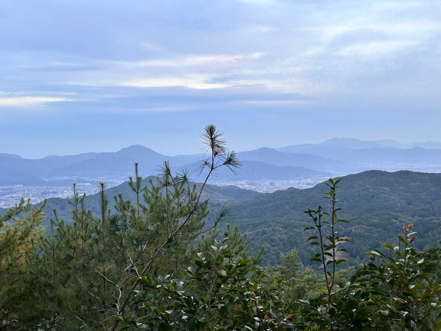 うしどめ広場から
大根地山🏔砥上岳🏔古処山🏔