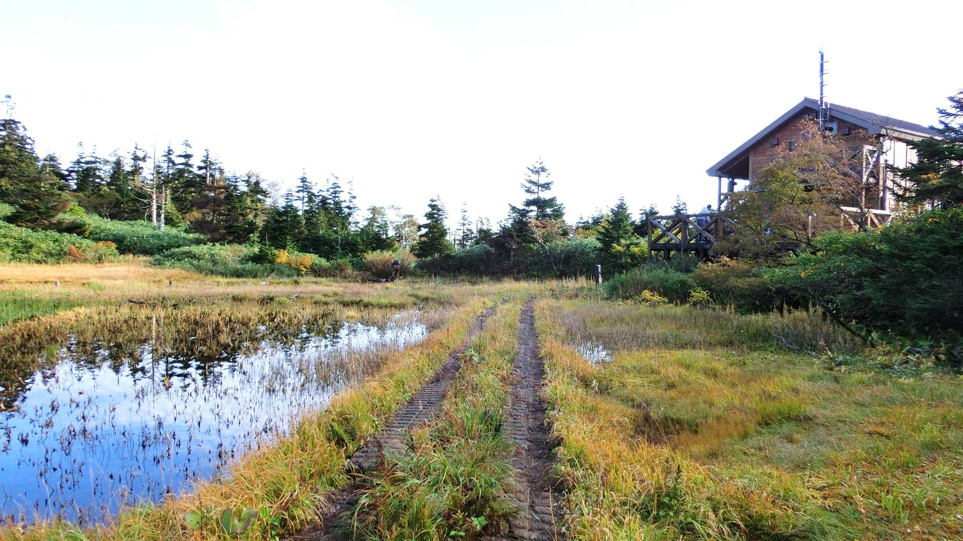 泥んこ遊びをしてるうちに三ツ石山荘に到着
