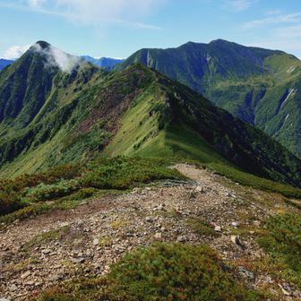 ただただ圧巻で優美な絶景に
自分の足で登ってきた実感が湧かないでいる🏔️