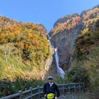 横にして両サイドの紅葉も入れたかった🍁