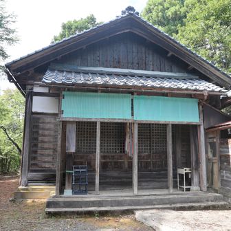 大師堂でここまで無事に来れたことを感謝し
ました。登山口からお寺まで1時間ほどの行程
ですが、お詣りだけだとなかなか大変ですね…