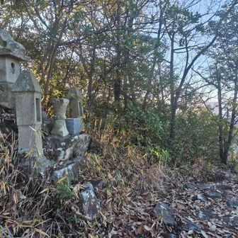 伽藍山山頂には祠がありました