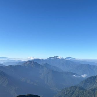 左手前から
焼岳、乗鞍岳、一番奥が御嶽山