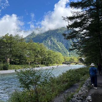 河童橋が見えて来た…意外に人多いな