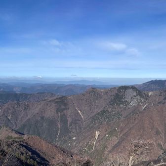 遠くに金剛葛城