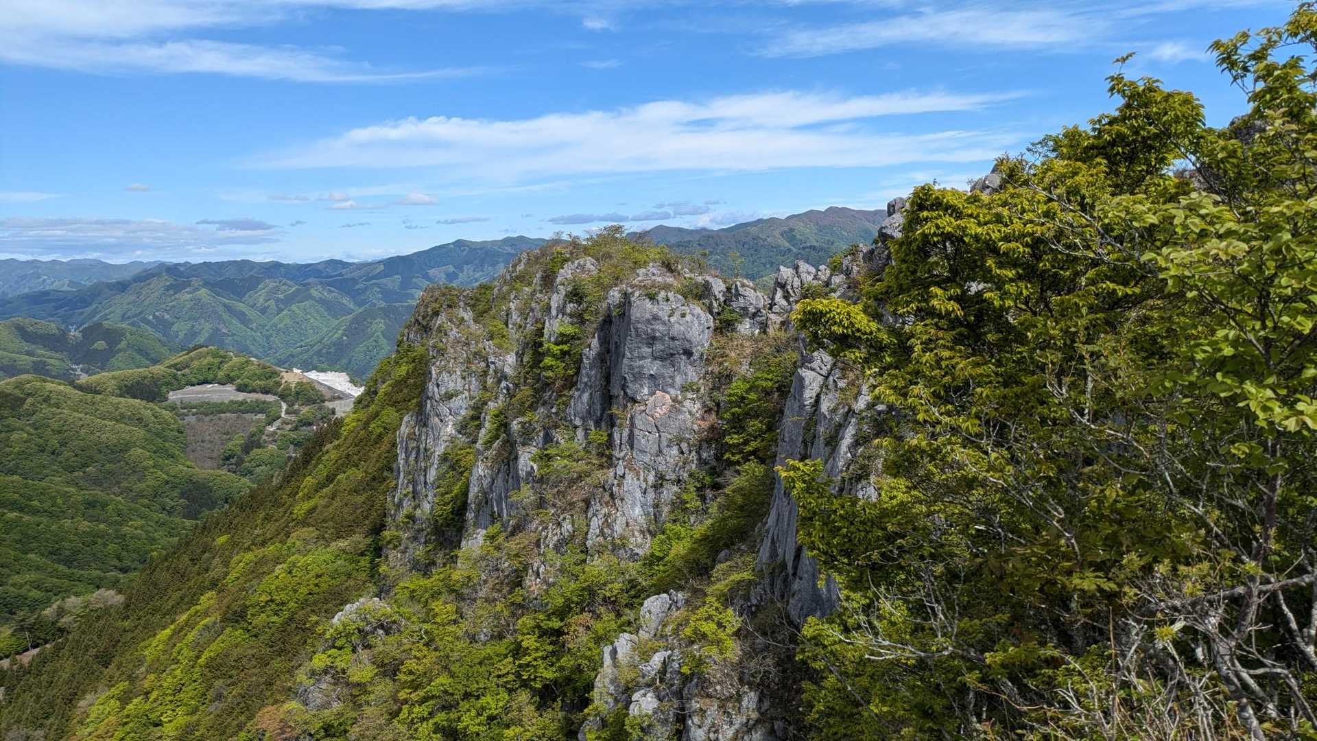 二子山倉尾登山口-股峠-二子山東岳-二子山西岳 周回コースの写真