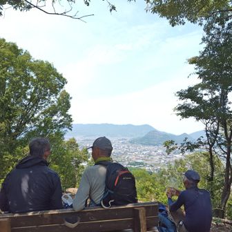 最後は、りゅうおうさんの倒木🌳🪵処理をしてベンチでまったりしました☕
ホントに綺麗になりました㊗️
お疲れ様でーす🤗